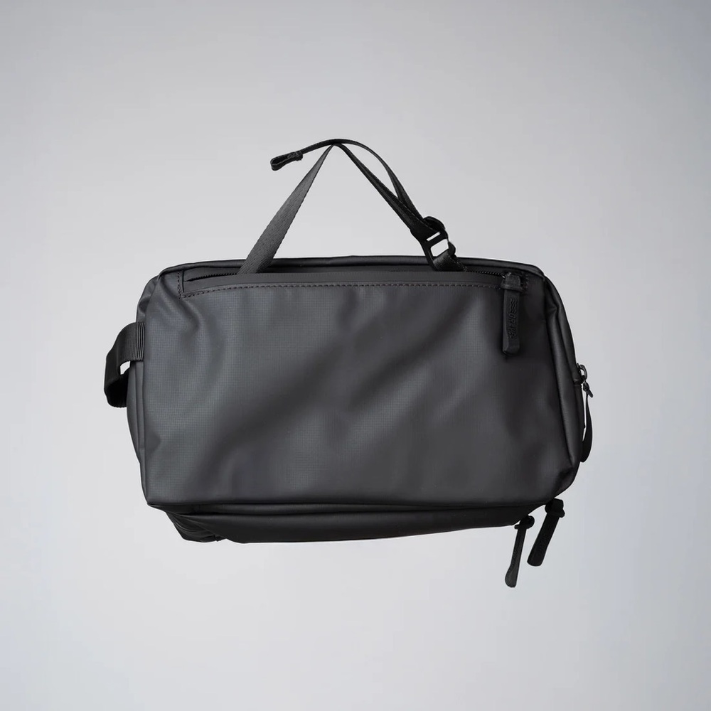 Gravel | NWT The Explorer MAX Toiletry Bag & clear TSA-compliant bag